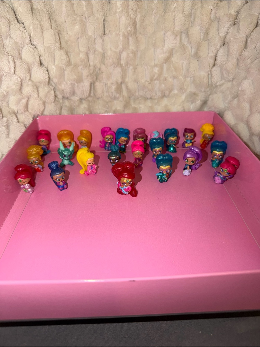 Nickelodeon Shimmer & Shine por of 23TEENIE GENES mini figures. Genie Mini Doll.